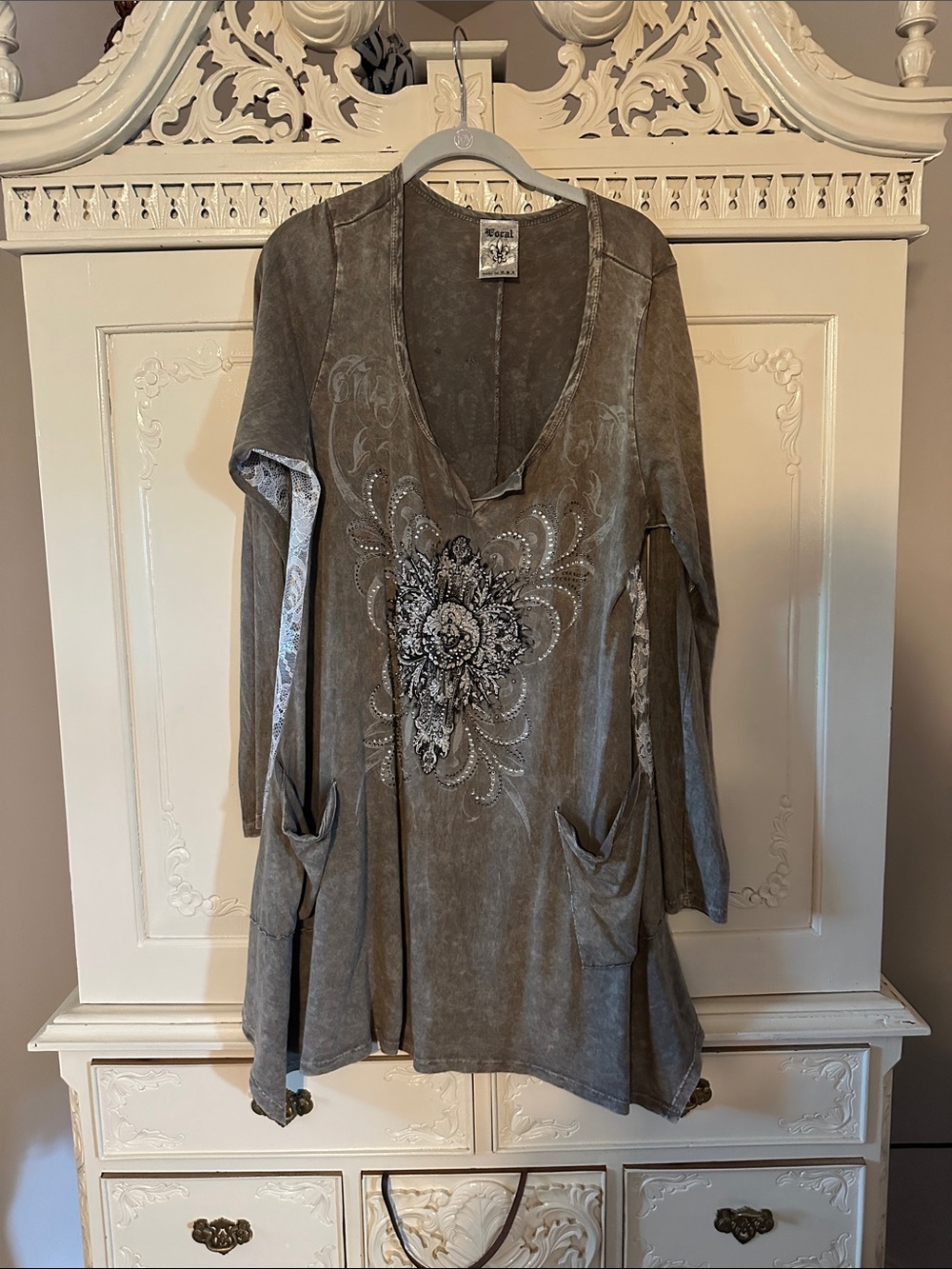 Vocal Taupe Gray Washed Crewneck
